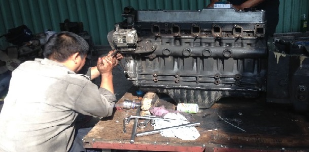 Sửa chữa xe nâng hàng - Xe Nâng Đạt Việt - Công Ty TNHH Thương Mại Dịch Vụ Kỹ Thuật Xe Nâng Đạt Việt
